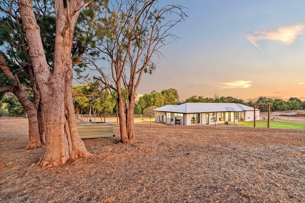 Baskerville 3غرفة نوم 2.5 Acres with New House