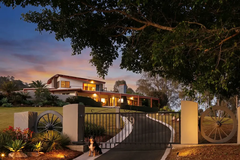 Pullenvale 6Moenga Luxury Acreage Living with Panoramic Views