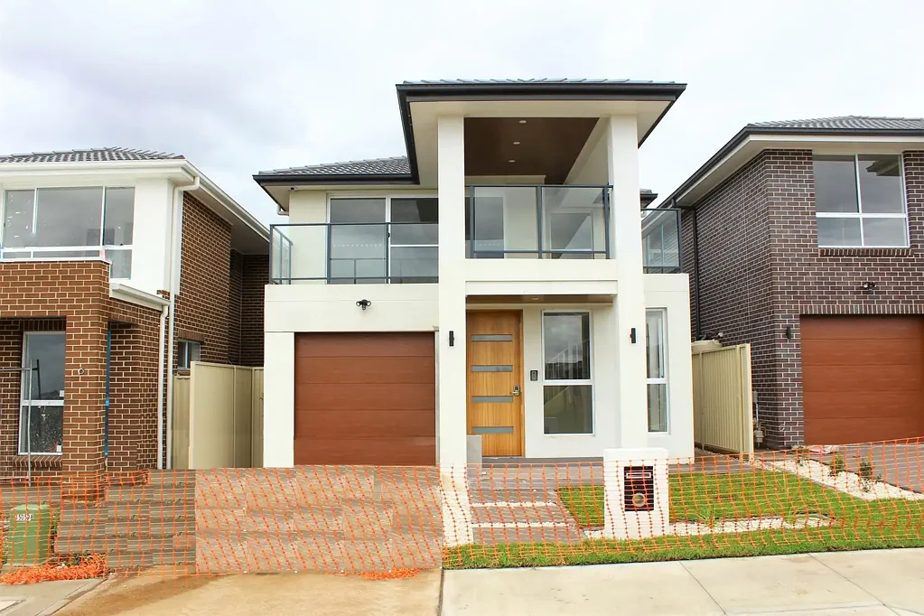 BEAUTIFUL 4 BEDROOM HOME, GUEST/PARENTS ROOM DOWNSTAIRS.