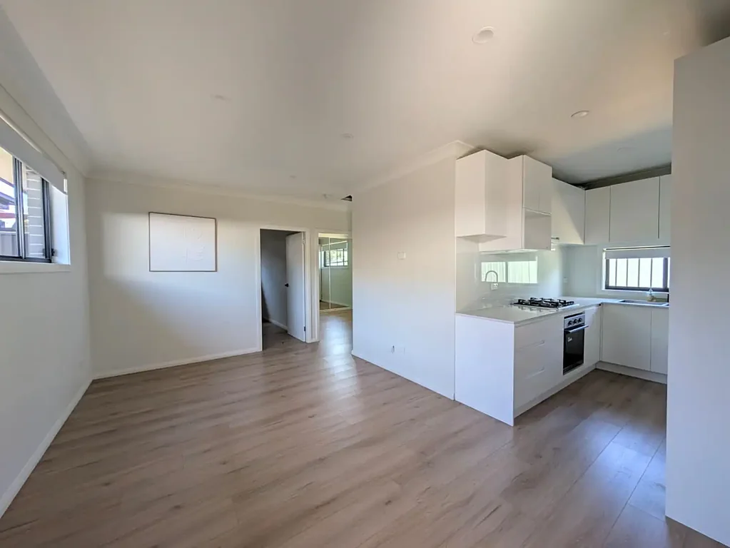 Modern & Spacious 3-Bedroom Granny Flat in Convenient St Clair Location