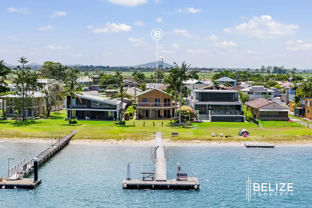 Steiglitz 4 Slaapkamer Rare Waterfront Beach House with Private Pontoon