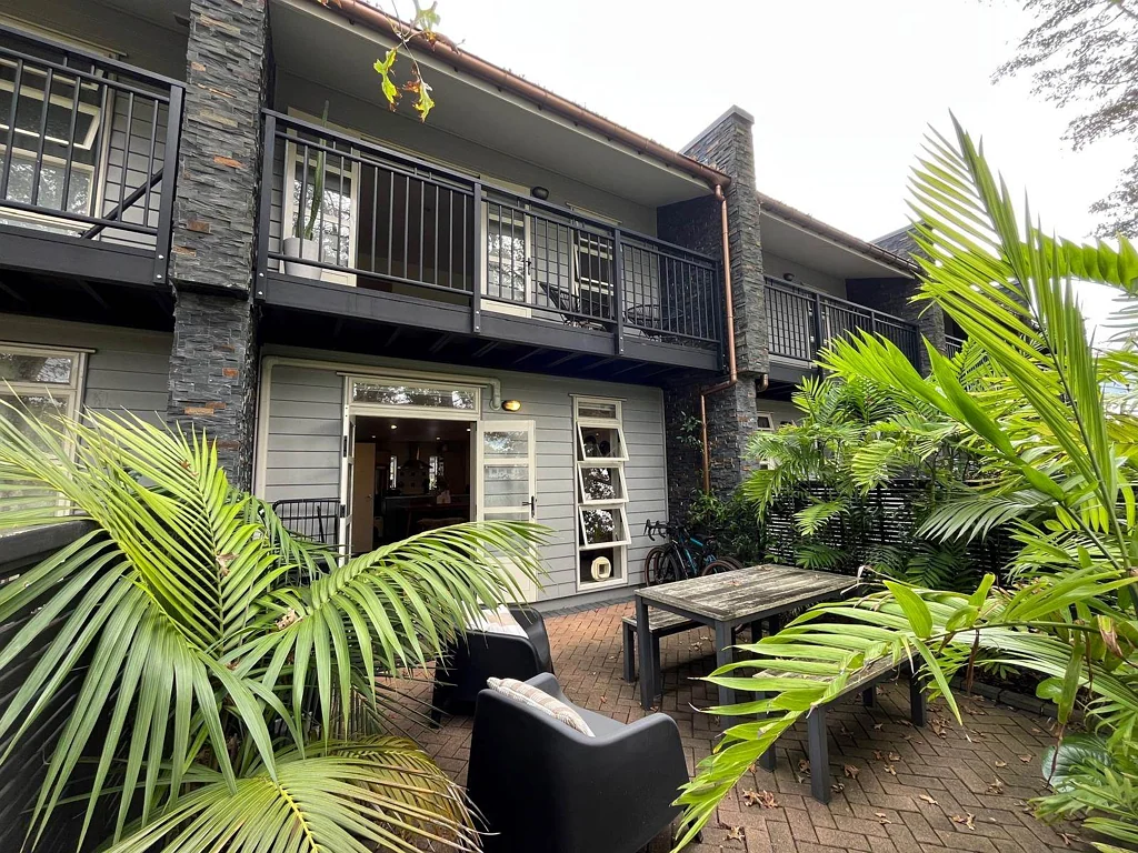 Modern Townhouse in Ellerslie village