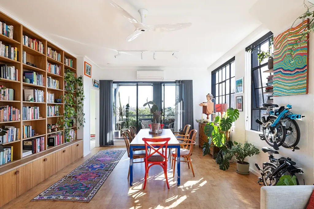 Surry Hills 2房 宽敞朝北仓库，坐拥公园和城市景观 Wide north-facing warehouse with park and city outlooks