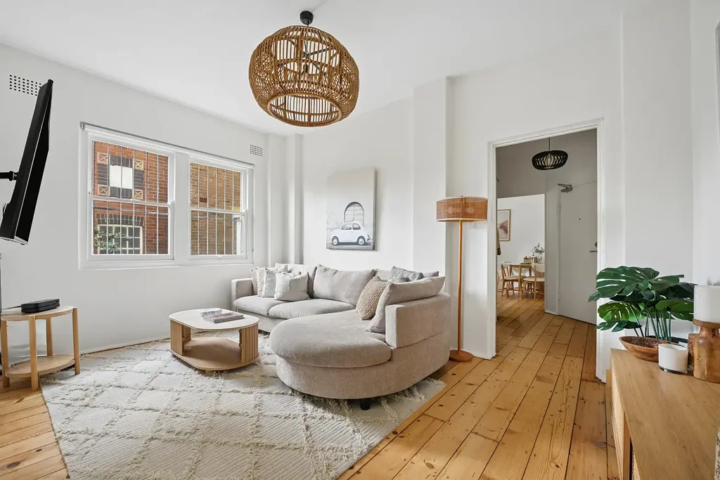 Sun Filled Two Bedroom Apartment In Beachside Location