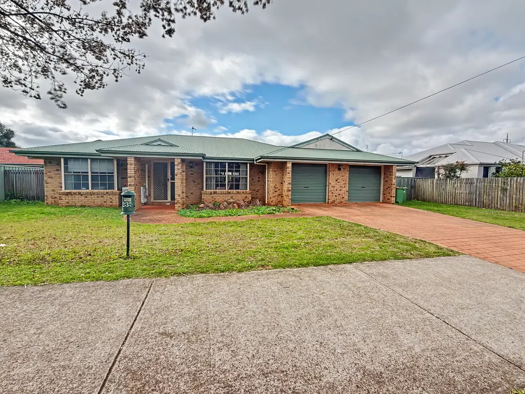 Spacious Family Home with Outdoor Entertaining & Double Garage