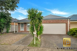 45 Hollington Cr, Point Cook