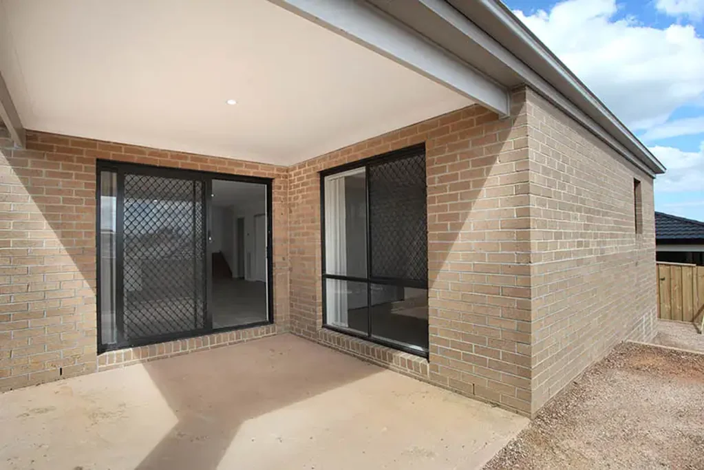 Large family home in excellent location!
