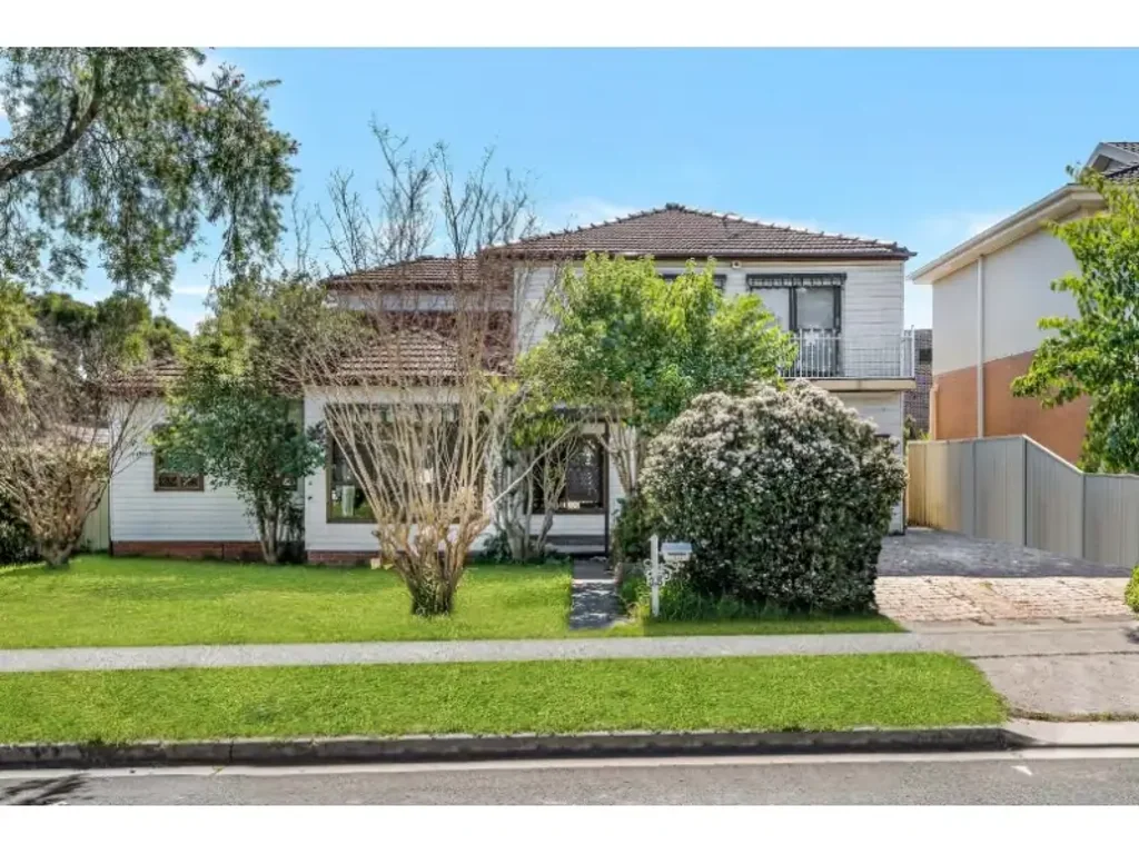 Large family home with granny flat included!!