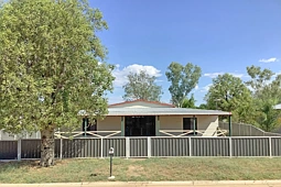55 Crane Street, Longreach