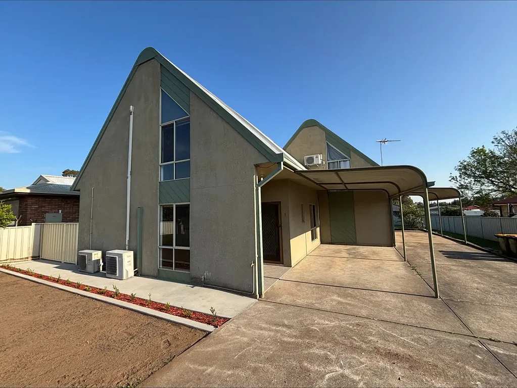 Recently Refurbished 2-Bedroom Duplex