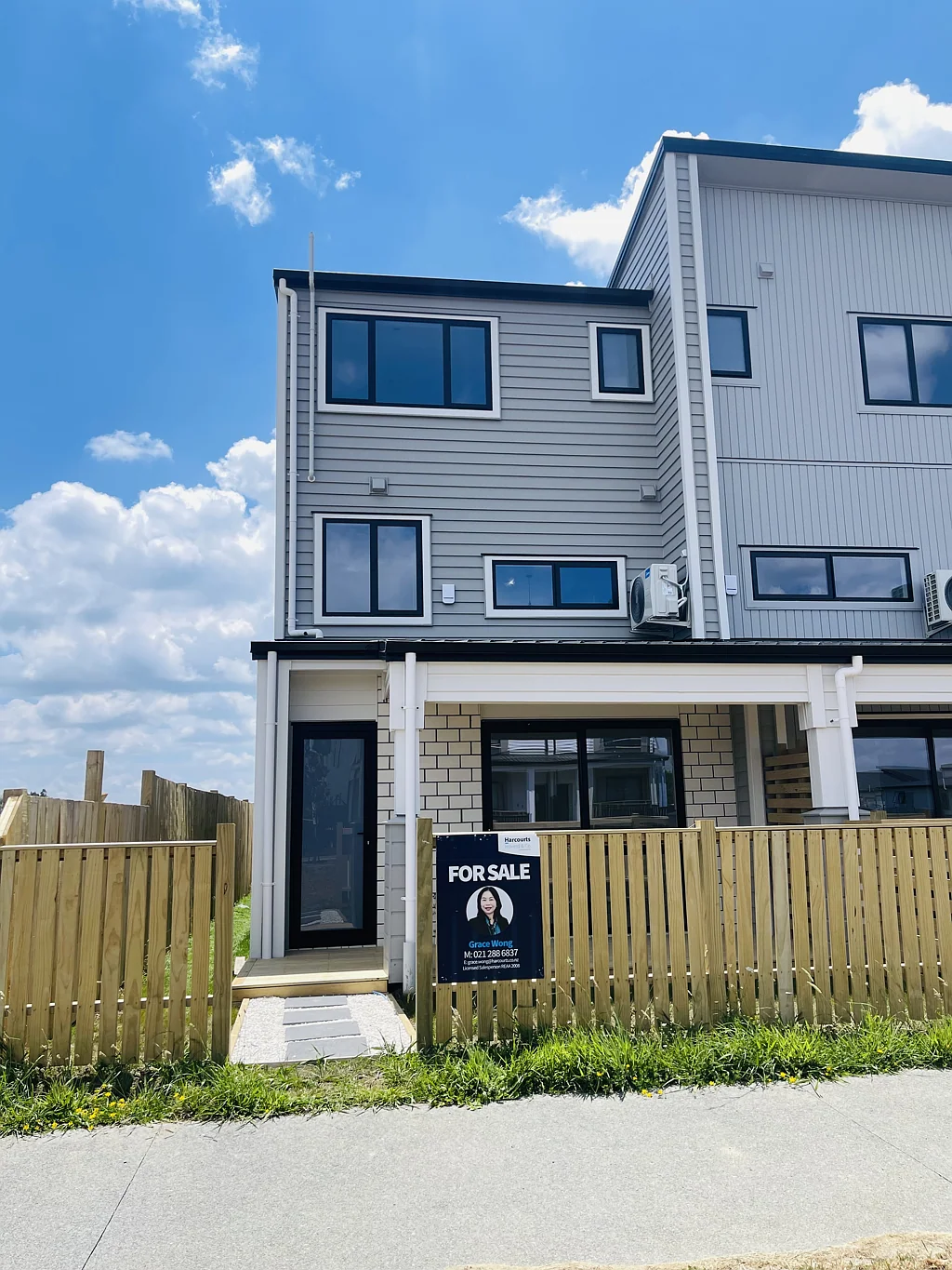 Karaka 3غرفة نوم Stress-Free Living - Home With Income- Urgent Sale
