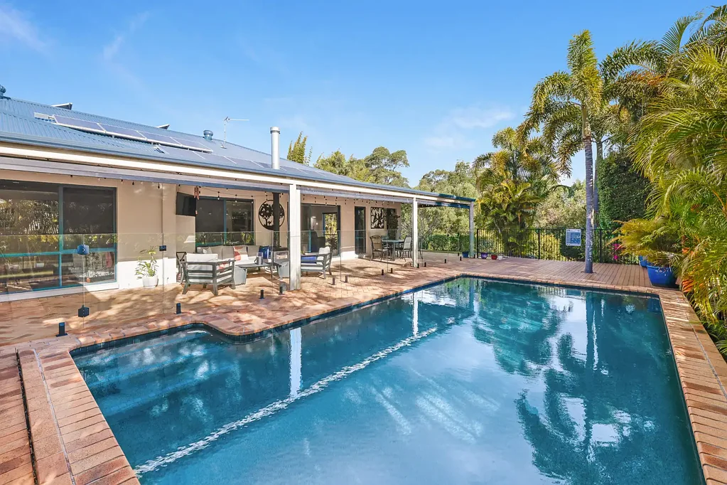 Pacific Pines 5房  Large Family Home on a Rare 1,175m2 Block in Arguably the Most Sought-After Street in Pacific Pines!