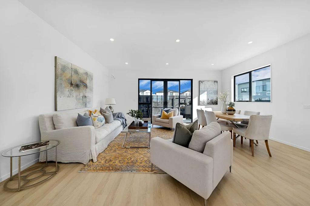 Flat Bush 3 Bedroom The Crown Jewel of Flat Bush. Large 3-Bed Park...