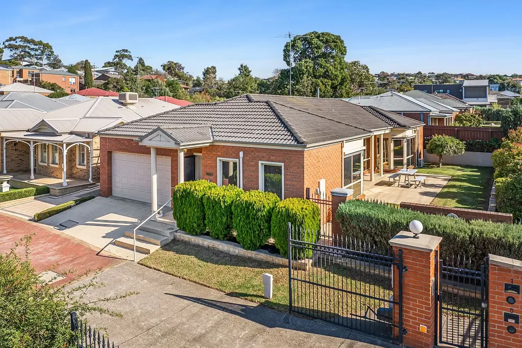 Highton 3 Bedroom Sophisticated Single Level Living