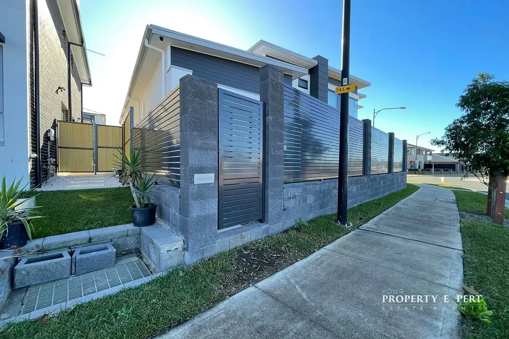 2 Bedrooms Granny flat in the Gables