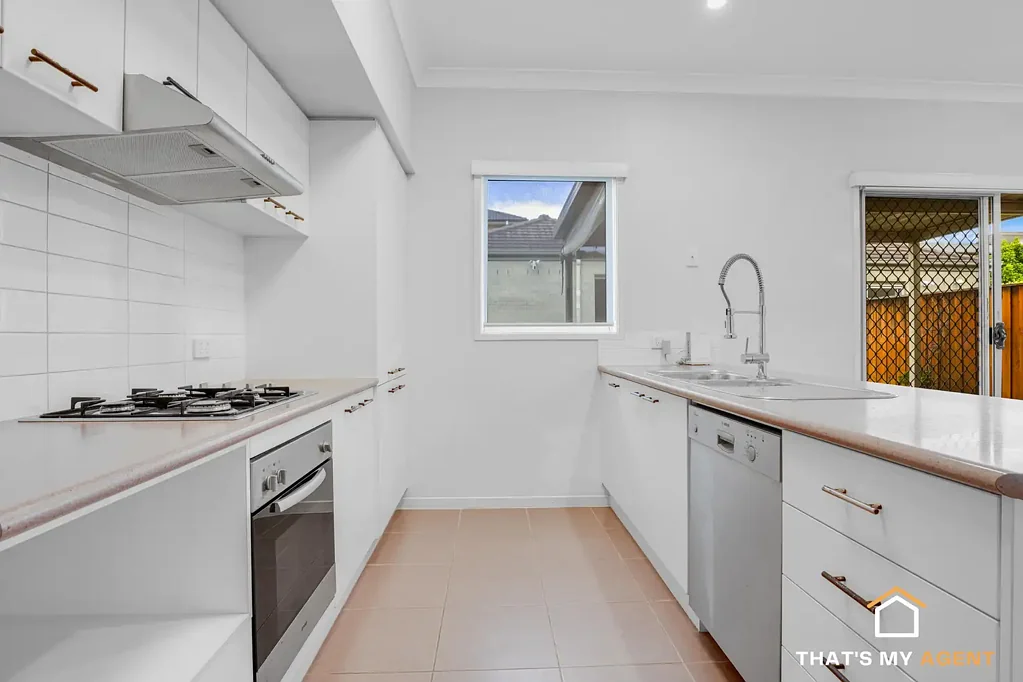 Pemulwuy 3ห้องนอน Lakeside Living with Park Views & Space to Match
