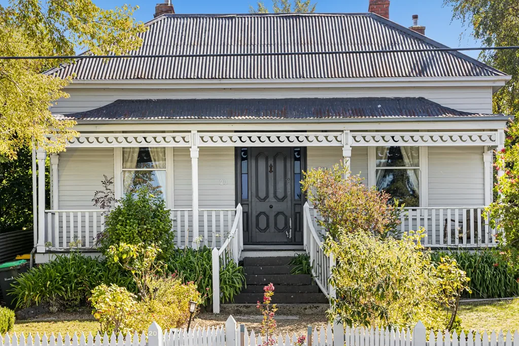 20 Seymour Crescent, Soldiers Hill, VIC 3350