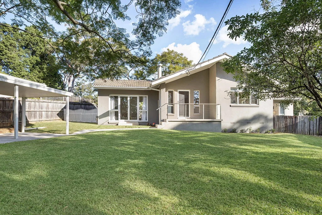 West Pymble 4ਬੈੱਡਰੂਮ Leafy tranquillity meets contemporary living in a peaceful cul-de-sac setting