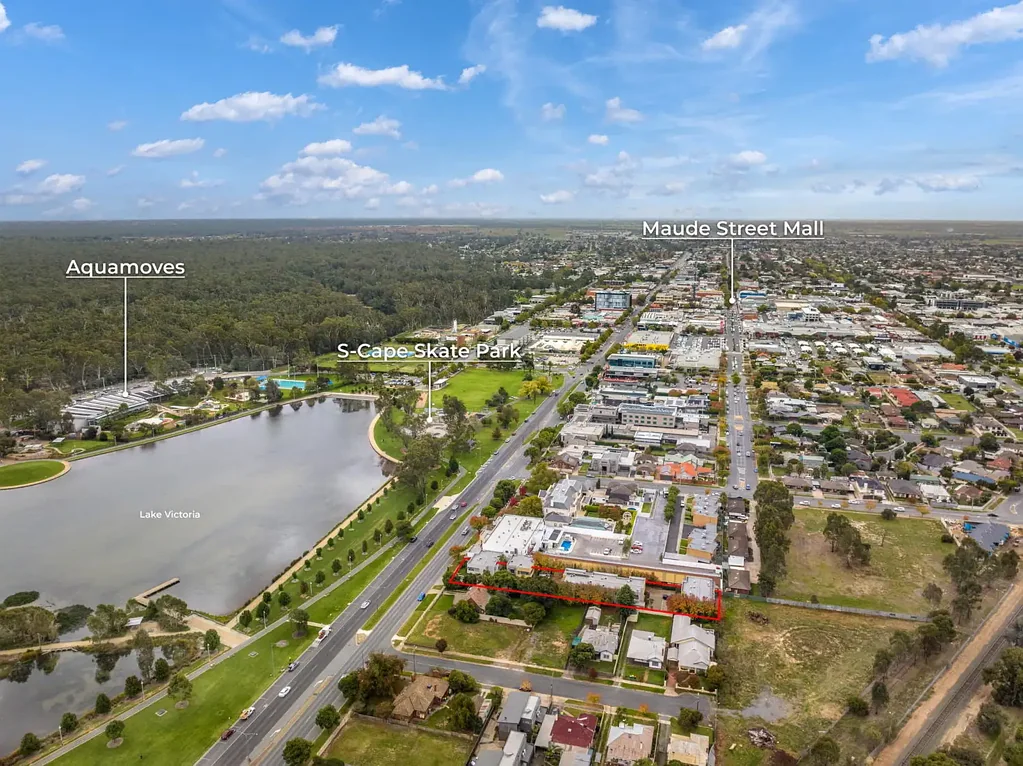 Shepparton 2房  Central Shepparton Townhouse with Lake Views