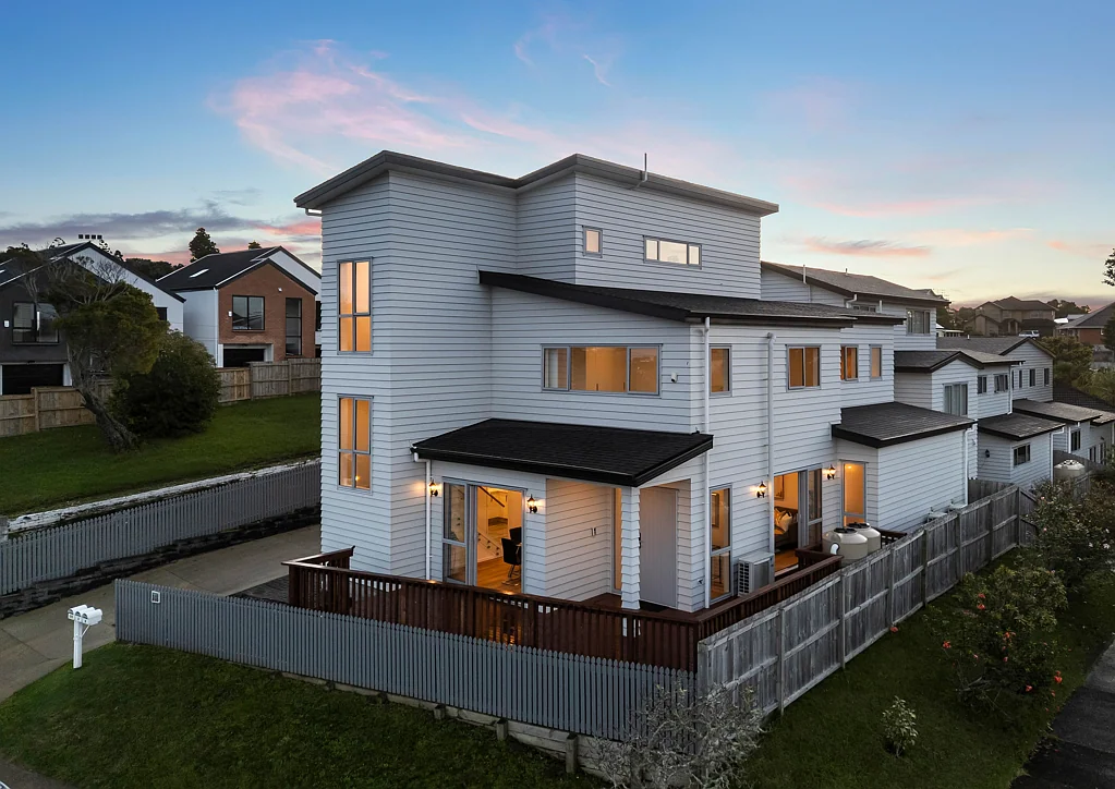 Mount Roskill 5Zimmer STANDALONE! 258M2! Double Garage!