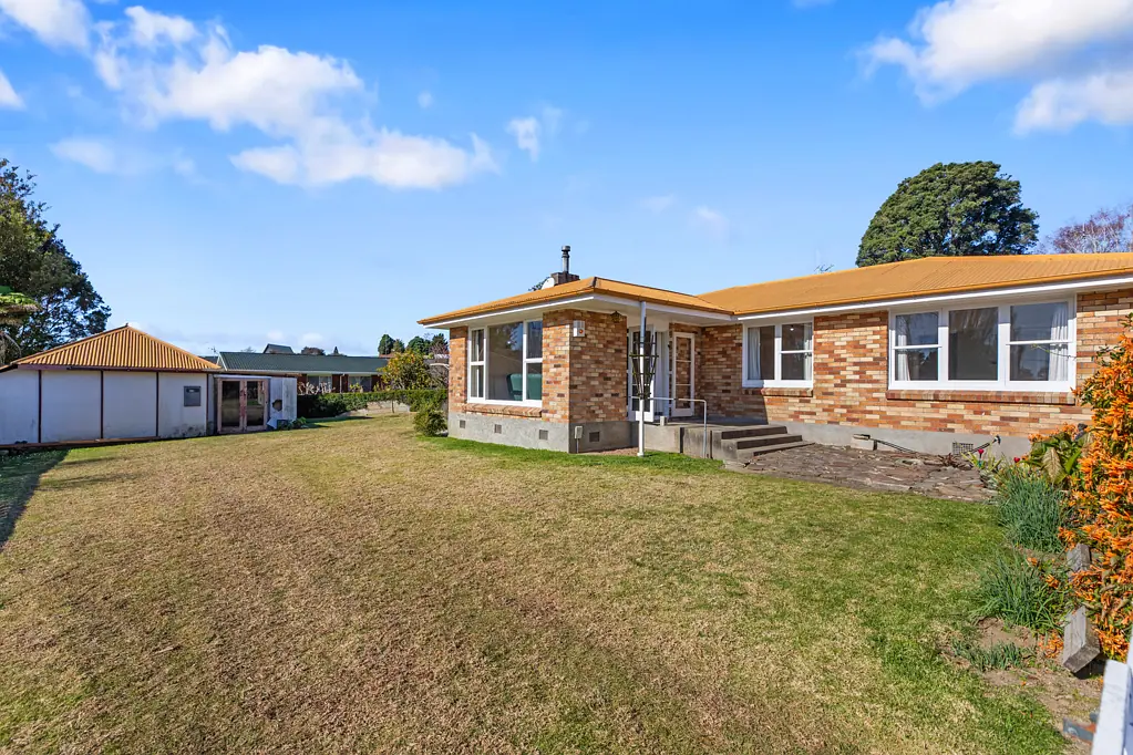 Bellevue 3 Bedroom Retro charm. Real potential.