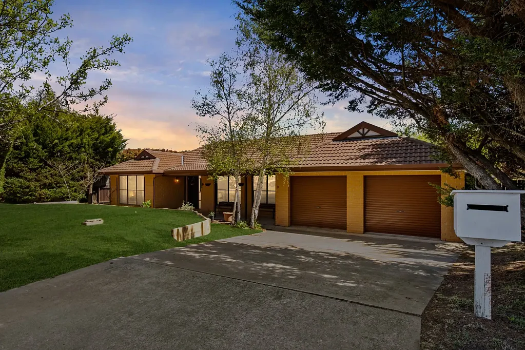 9 Parkview Crescent, Jerrabomberra, NSW 2619