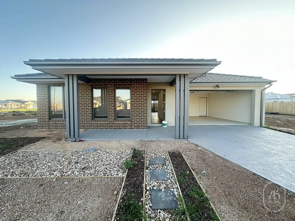 Brand New 4-Bedroom Family Home with Double Garage in Eynesbury