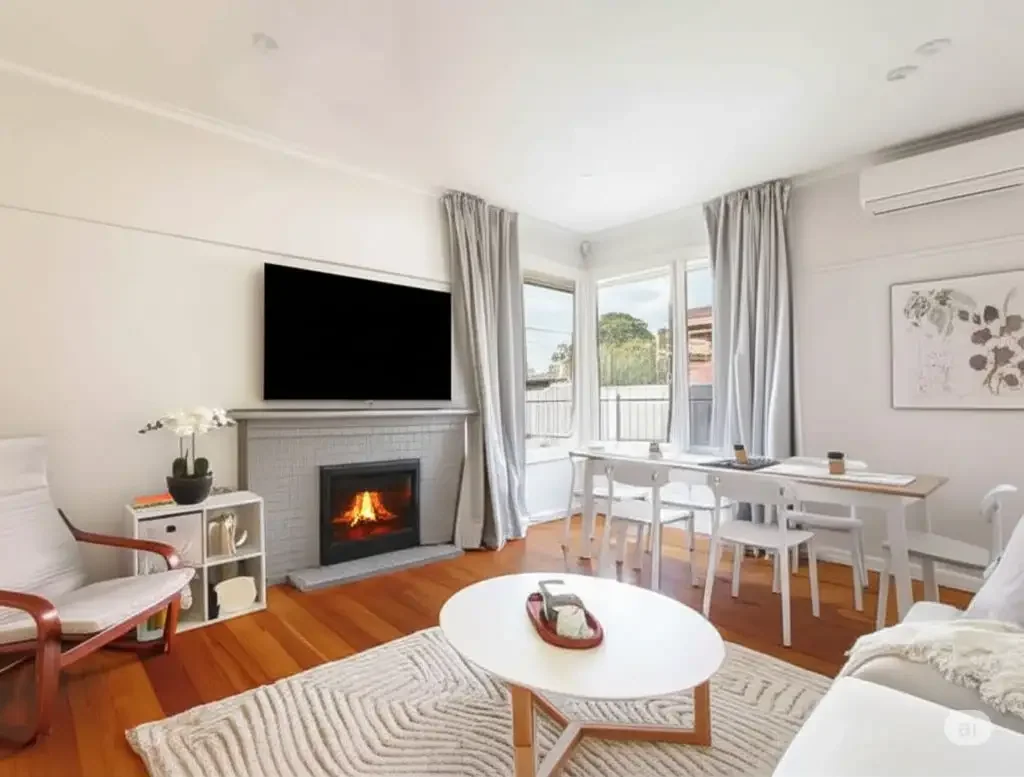 Bentleigh East 3BR | $1,300 UTILITIES AND FURNITURE INCLUDED | Wi-Fi, Huge Backyard + Free Parking