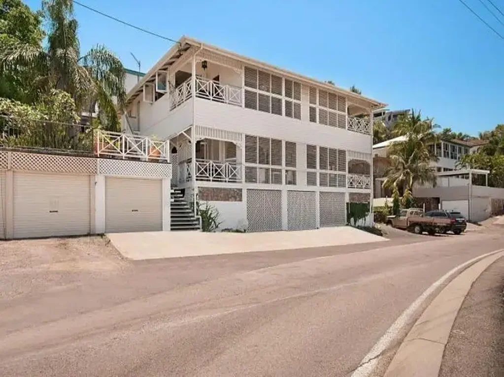 Townsville City 8 Bedroom Live, Work, Income, Views – This Property Has It All!
