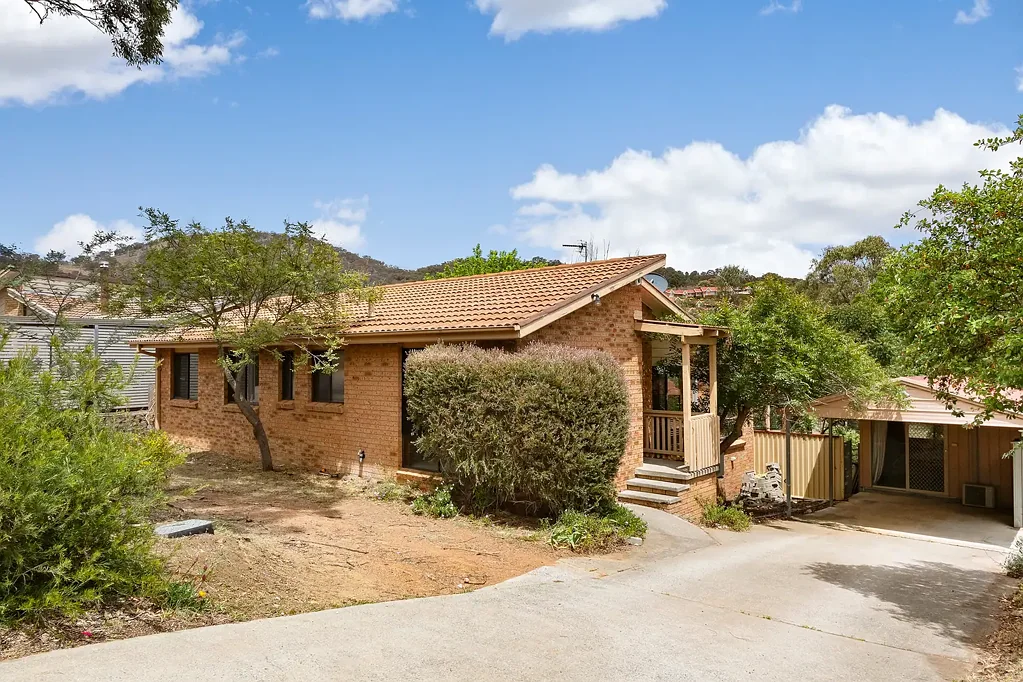 Calwell 4房  Big on space, full of potential