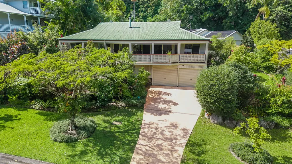 Buderim 4બેડરૂમ Family home in a peaceful private central location