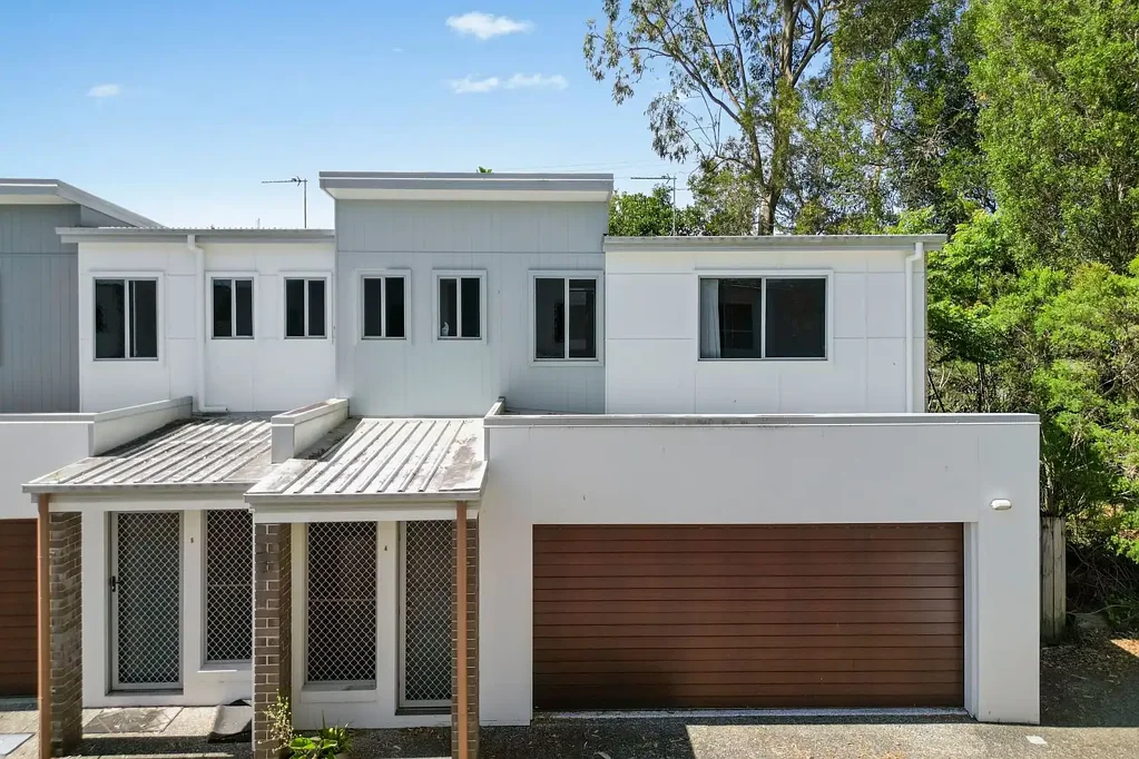 Labrador 3房  Modern, Low-Maintenance Living in a Gated Complex