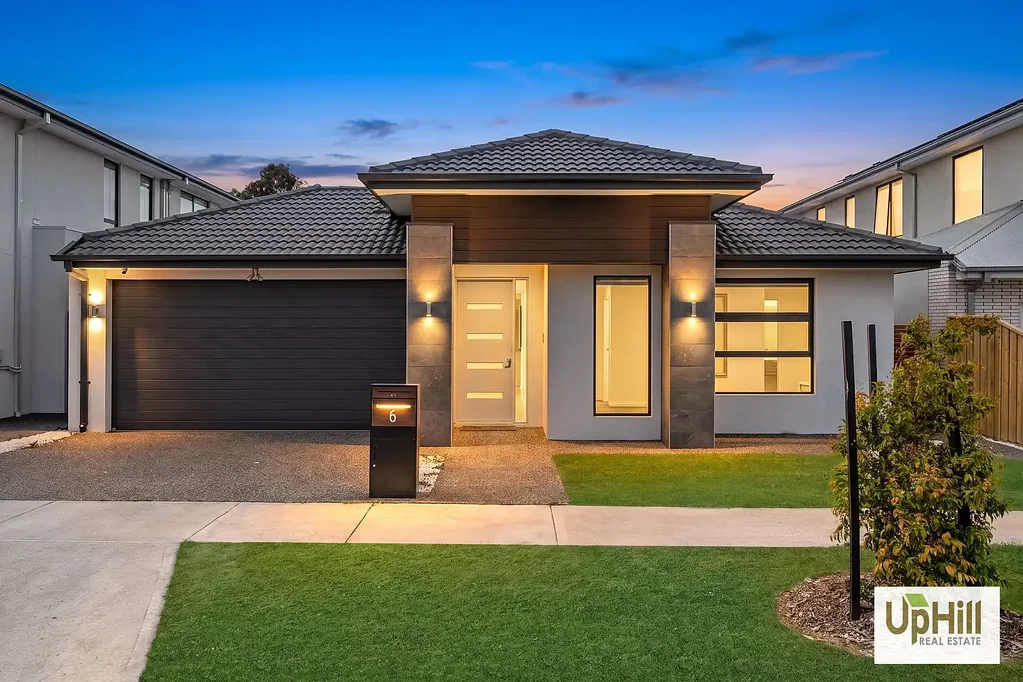 Officer 5Kwarto A Carlisle Homes Masterpiece – Exceptional 5-Bedroom Family Living in Officer