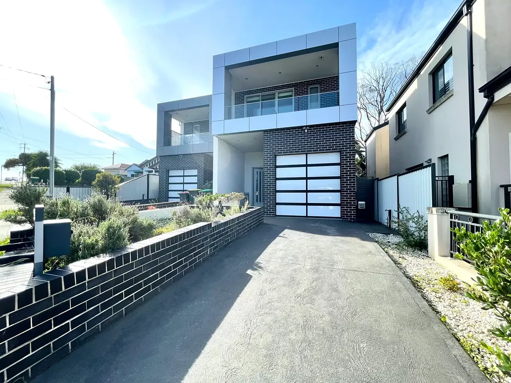 Magnificent Full Brick Luxury Duplex Home