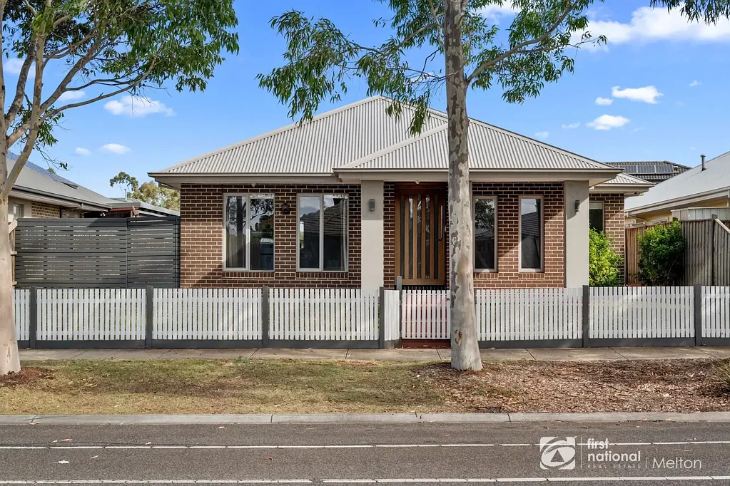Eynesbury 4Kwarto Spacious Family Living with the Bonus of Private Rear Laneway for Extra Parking!