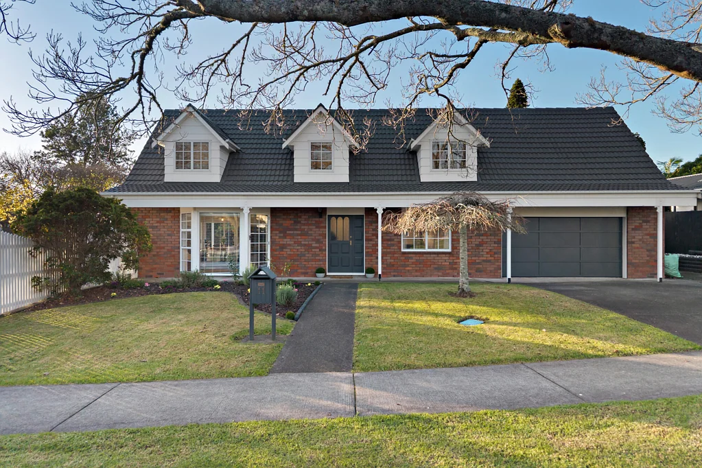 Conifer Grove 5 Slaapkamer Open home 5:00-5:15PM this evening!