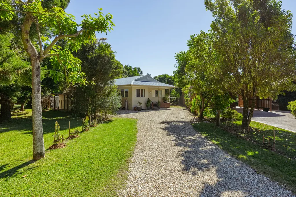 Currumbin Valley 4房  RARE OPPORTUNITY IN CURRUMBIN VALLEY | NATURE & WILDLIFE HAVEN | OFFERS OVER $1.45M