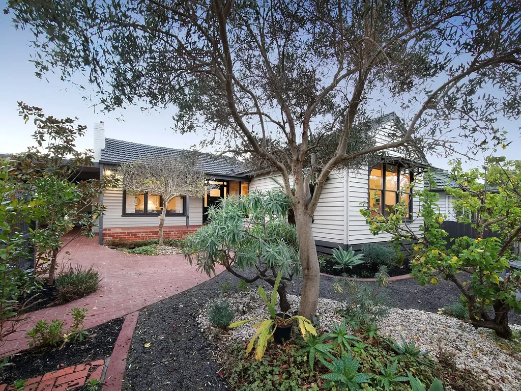 Bentleigh East 4房 宽敞连通空间 自然延伸户外 主卧带套间 大理石墙 Coatesville Primary划片 Generous Spaces, Oversized Master, Family Appeal