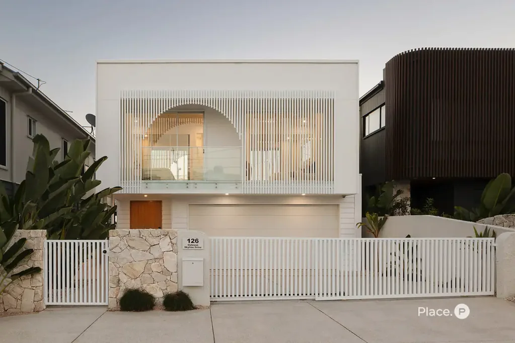Seven Hills 5Kwarto Sculpted Design, Sweeping Views and a Beautiful Family Life