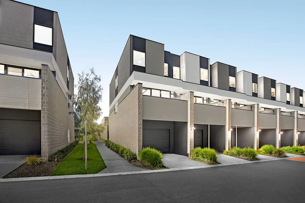 Oakleigh South 3Phòng ngủ Stylish Family Living in a Sought-After Oakleigh South Location
