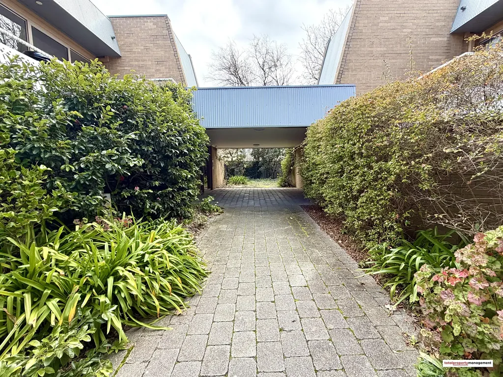 Two Bedroom Apartment, ideal location.