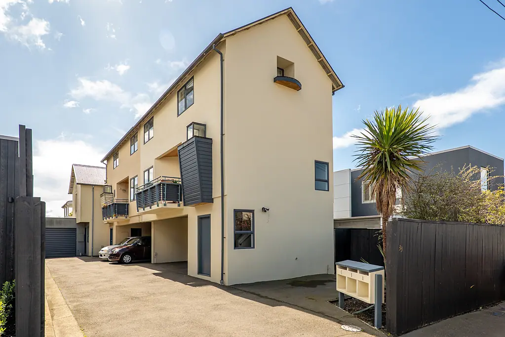 Christchurch Central 2房  Urban opportunity with a double garage