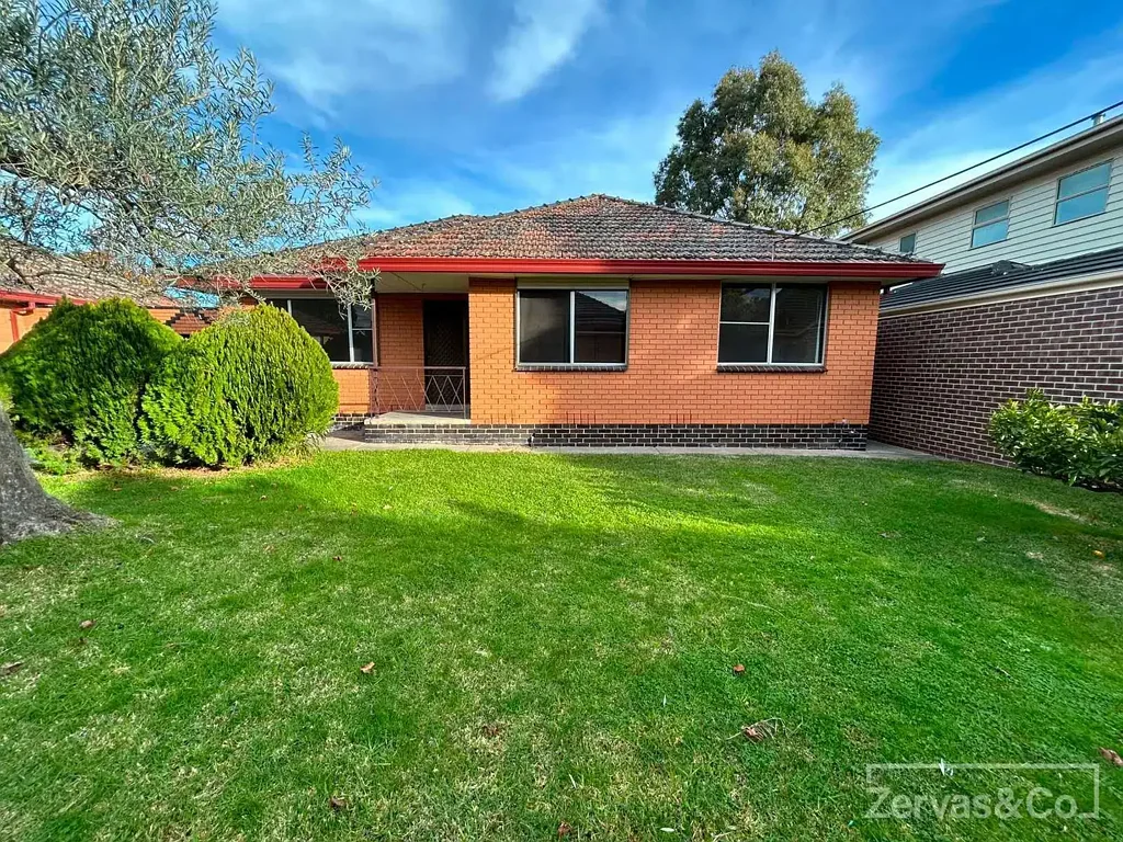 EAST OAKLEIGH -  CLOSE TO MONASH UNI