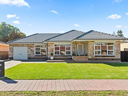 22 Mead Crescent, Melrose Park