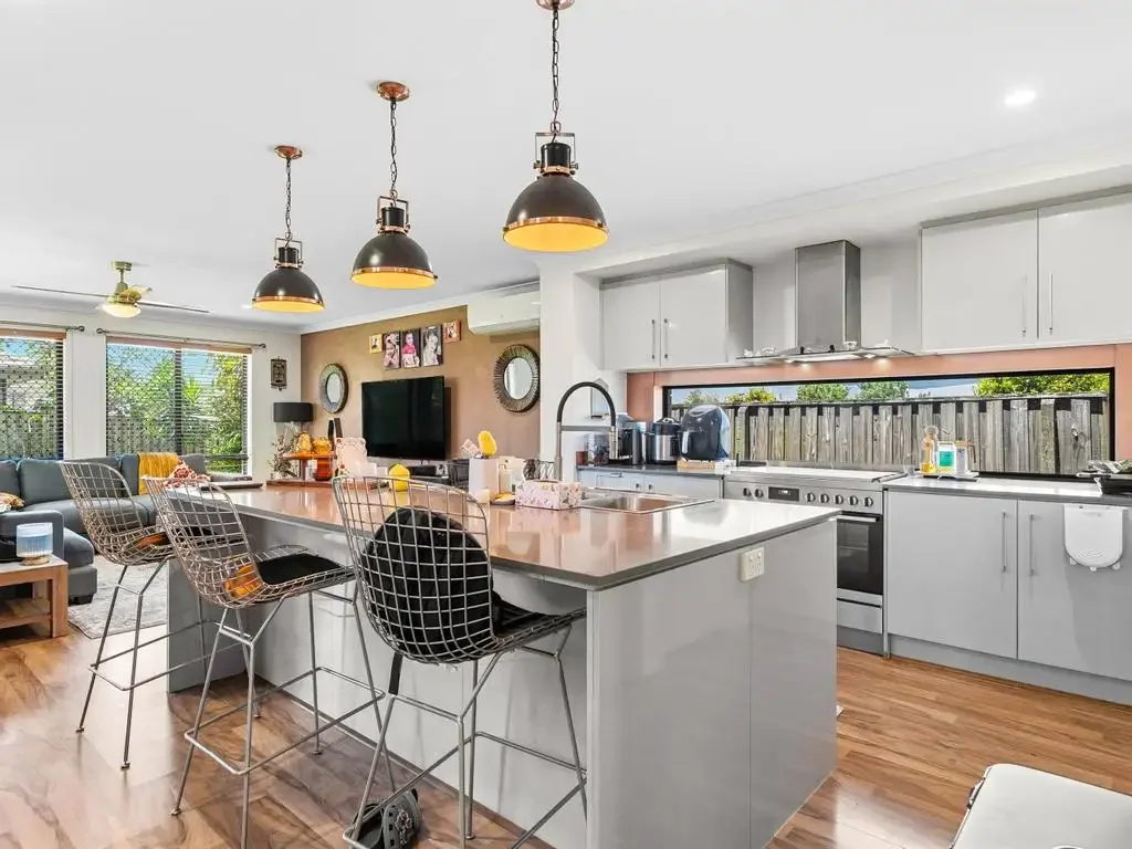 Modern 4-Bedroom Family Home in the Heart of Underwood