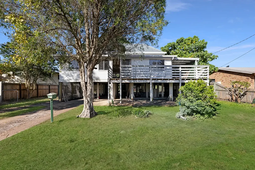 Granville 4房  Queenslander charm with this beautifully refreshed highset home.