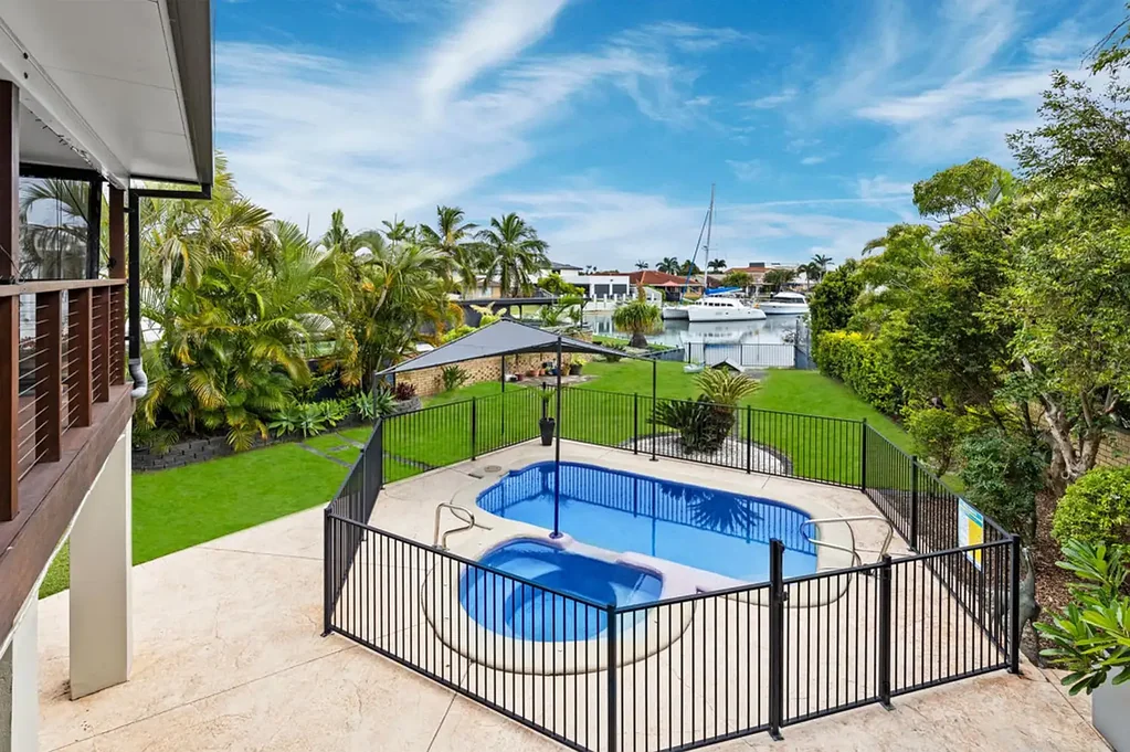 Paradise Point 5 Bedroom North-Facing Waterfront - Opposite Parklands - Rare 787m² Block