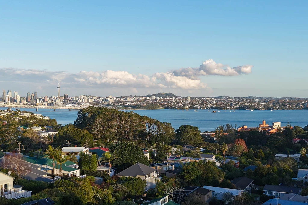 Birkenhead 3房 Sky Tower与海景同框，每日归家如度假——步行圈内全配套，松弛人生即刻开始！ Elevated Views – Must be Sold - Walking distance