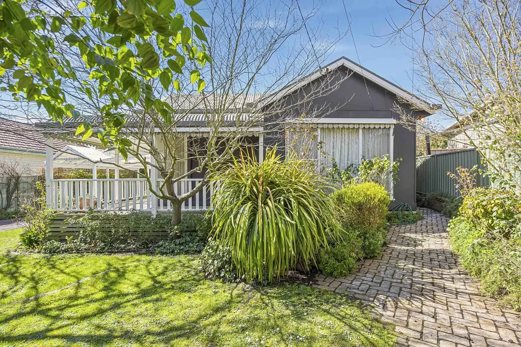 Ballarat East 4 Bedroom Classic Charm Meets Comfortable Family Living