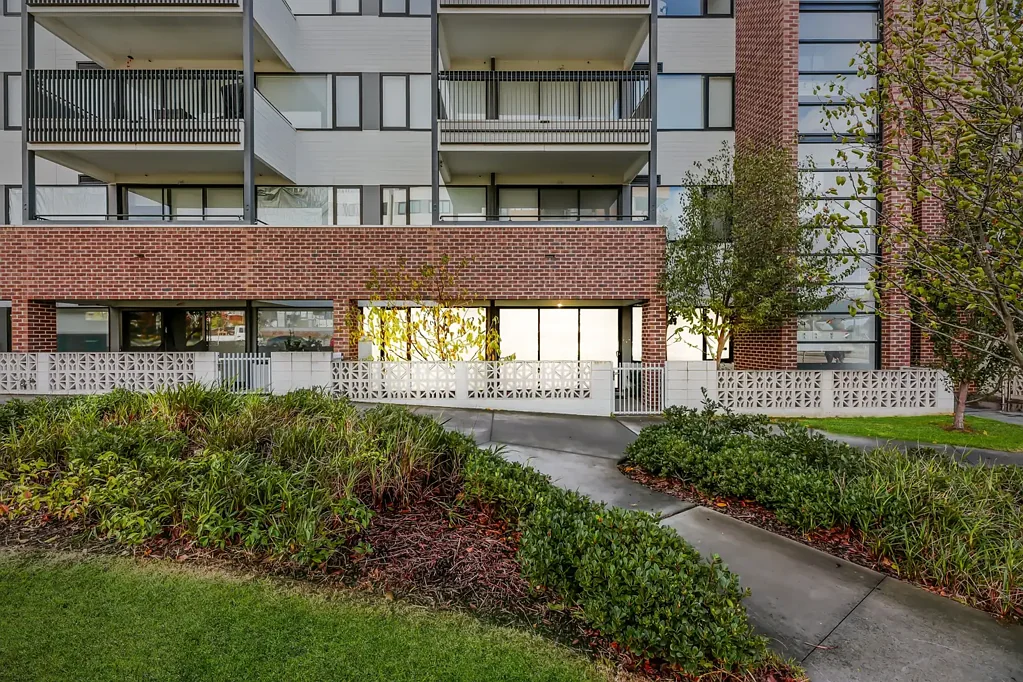 Clayton South 2房  Modern Ground-Floor Comfort with Courtyard Appeal!